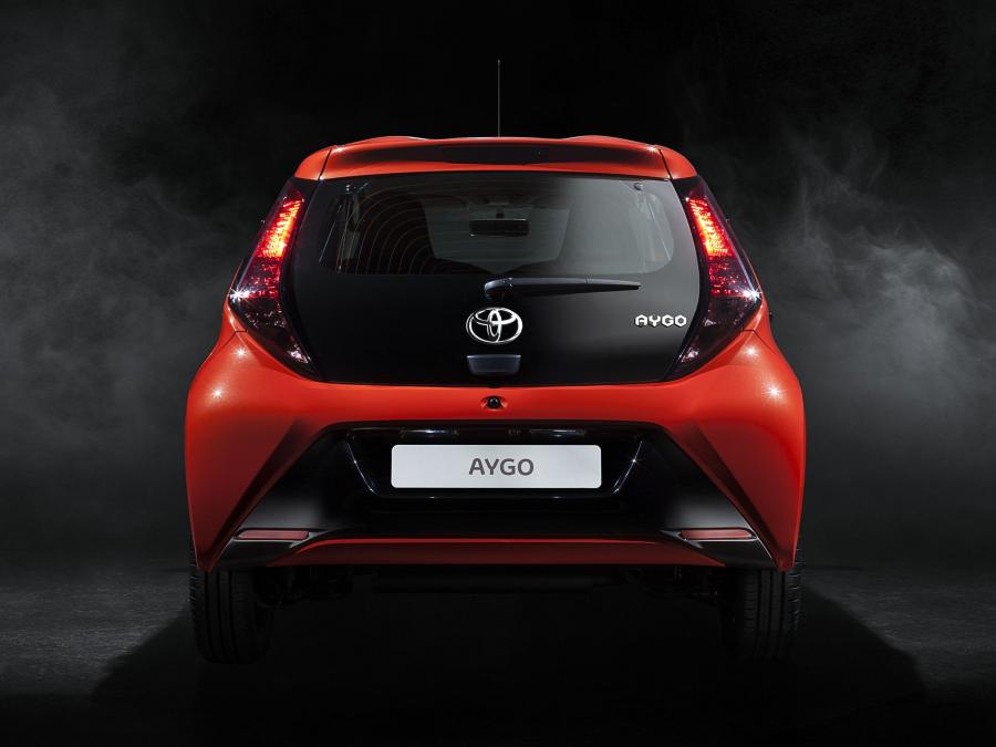  Toyota Aygo x-cite 5-Door 2014 года  (фото 16 из 30)